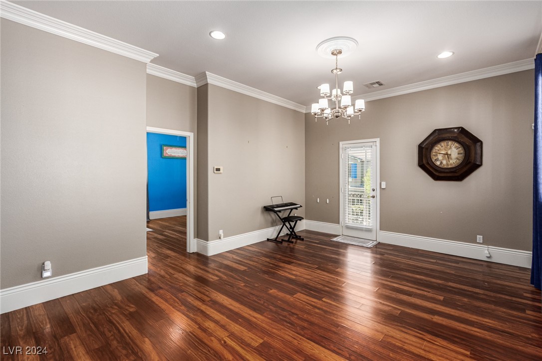 9802 White Lilac Street