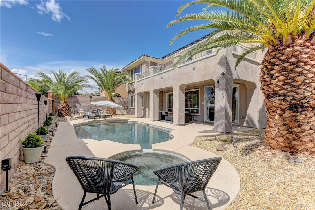 921 Las Palomas Drive