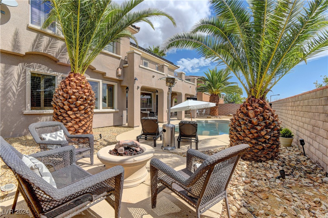 921 Las Palomas Drive