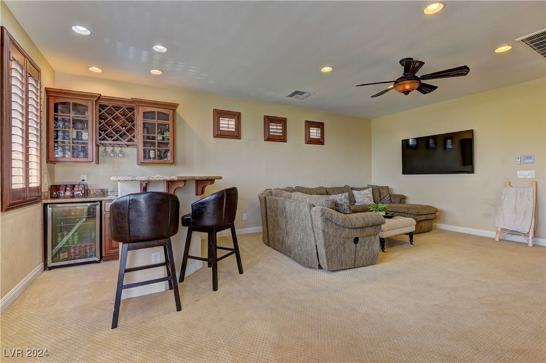 921 Las Palomas Drive