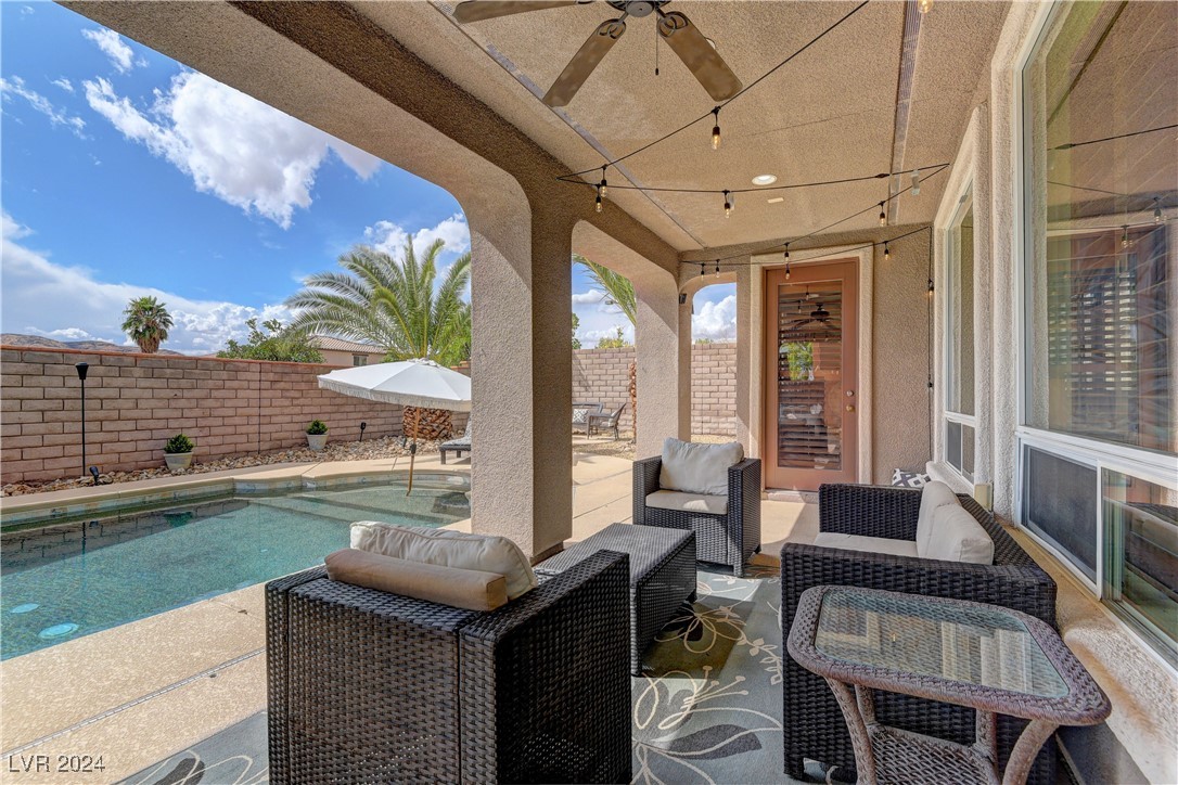 921 Las Palomas Drive