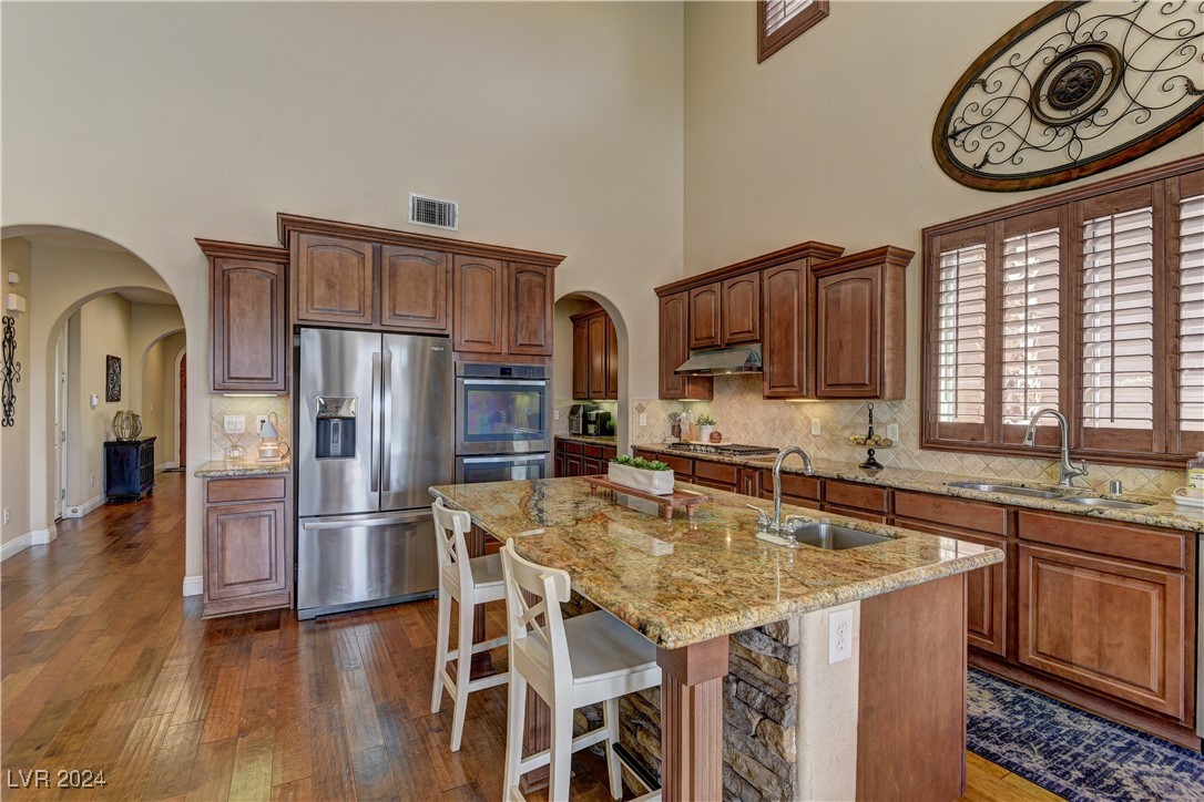 921 Las Palomas Drive