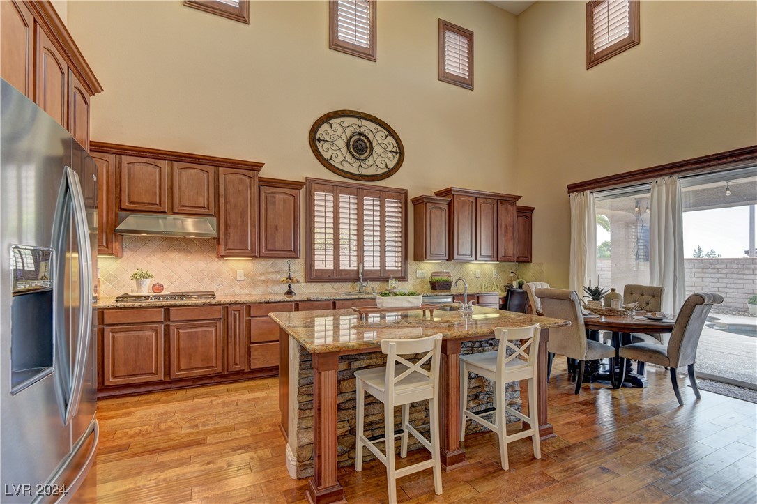 921 Las Palomas Drive
