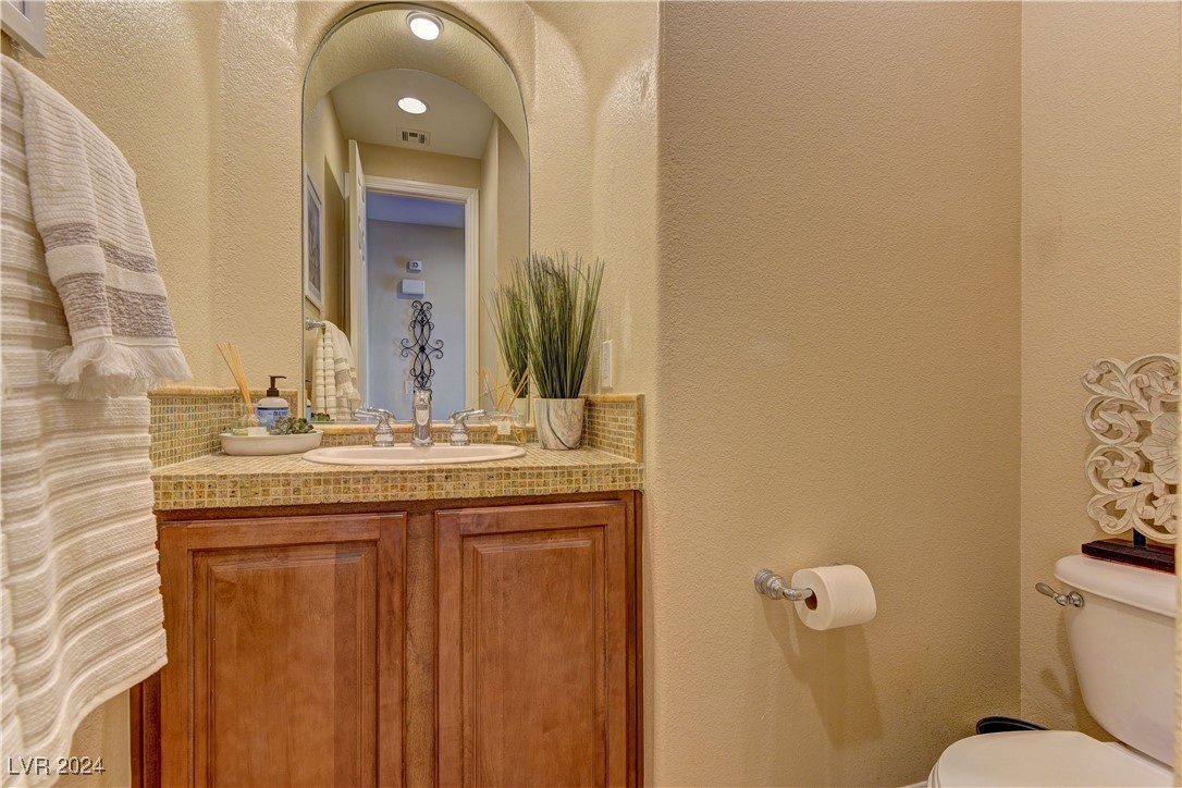 921 Las Palomas Drive