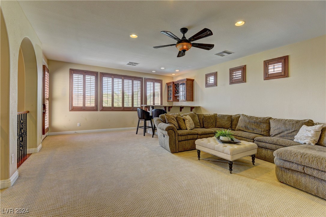 921 Las Palomas Drive