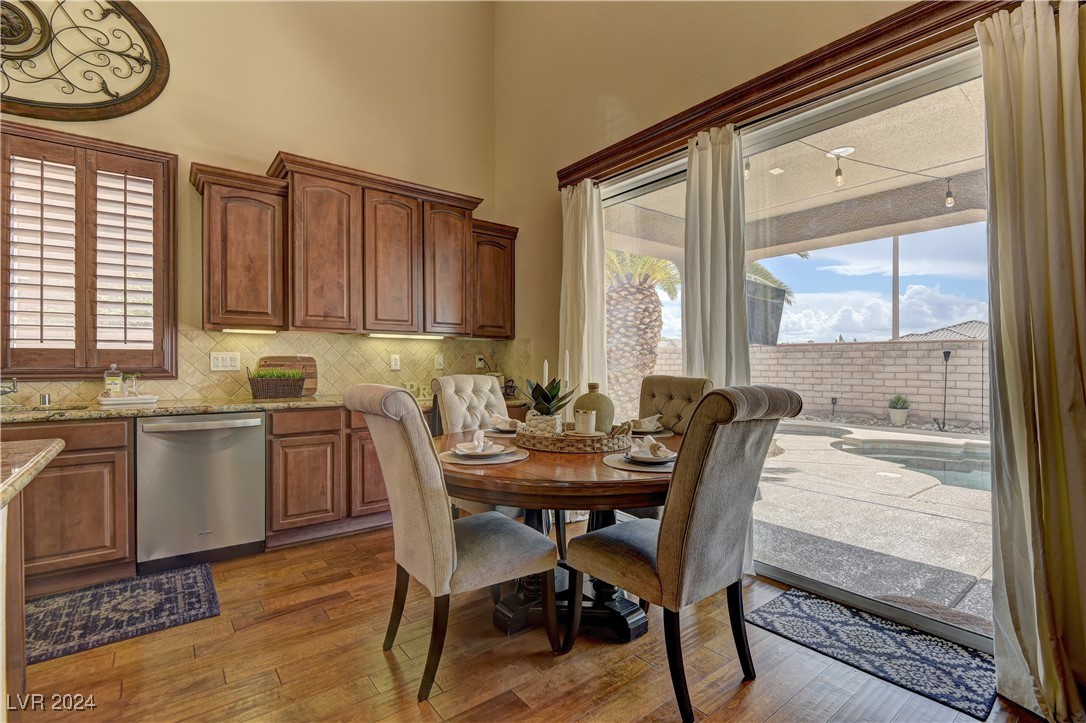 921 Las Palomas Drive