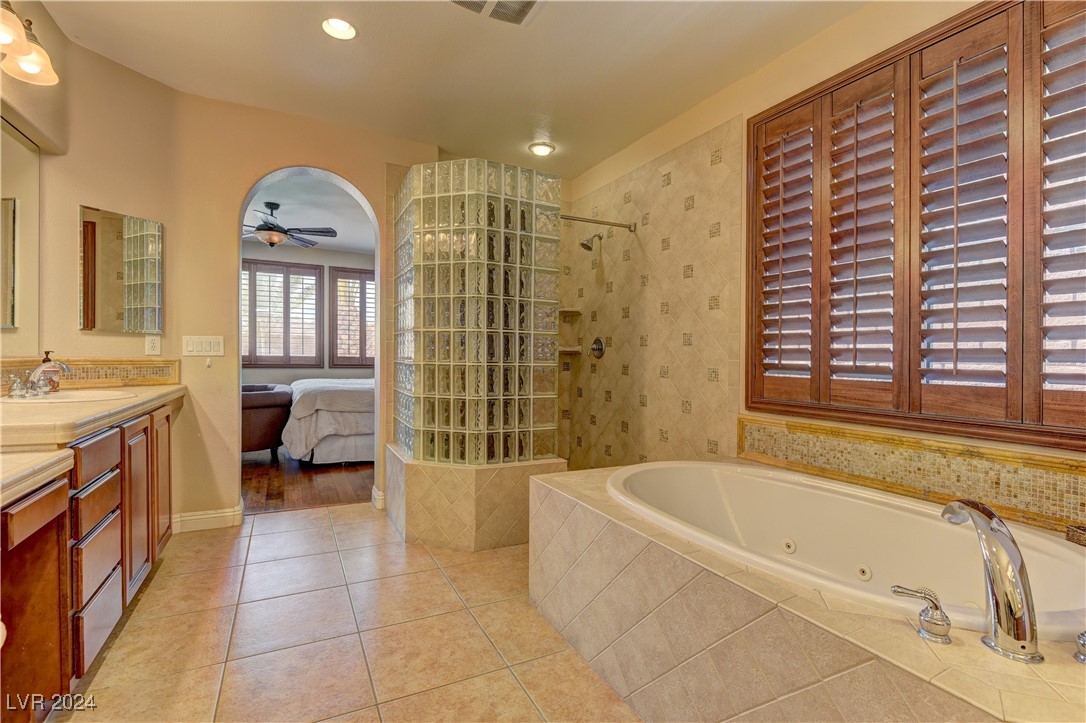 921 Las Palomas Drive