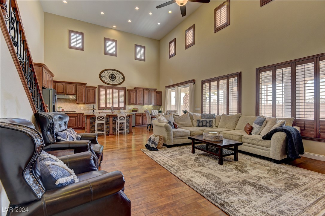 921 Las Palomas Drive