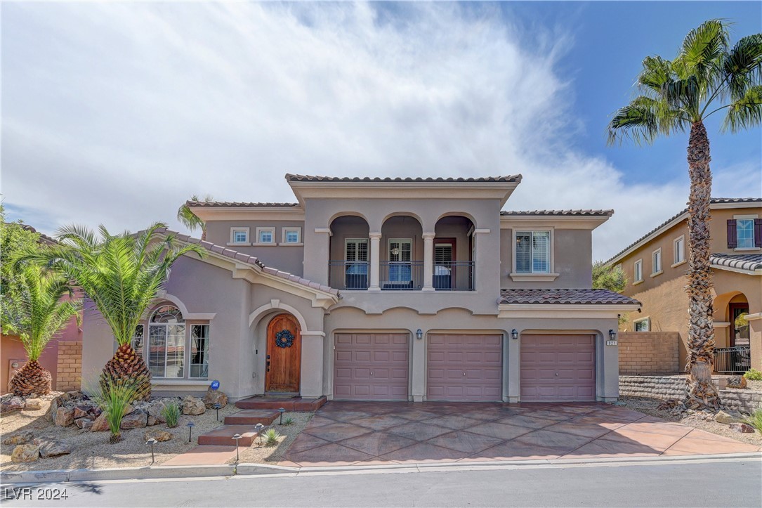 921 Las Palomas Drive