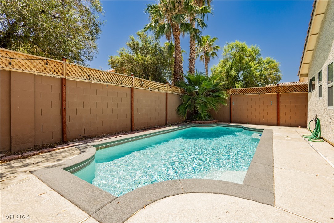 987 Rainbow Cliff Court