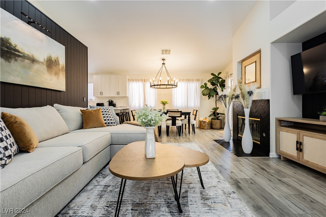 987 Rainbow Cliff Court