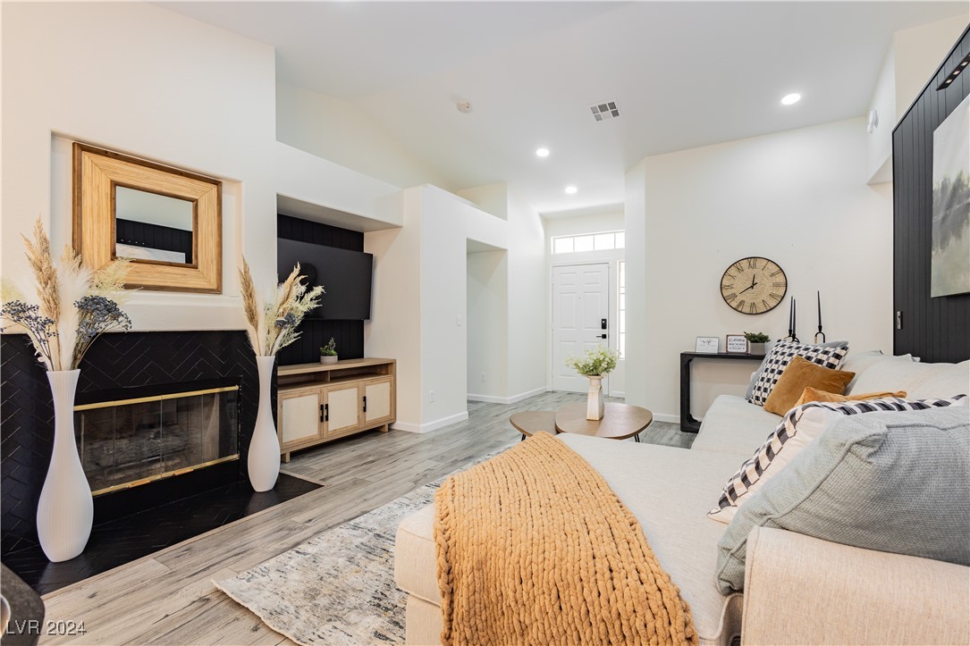 987 Rainbow Cliff Court