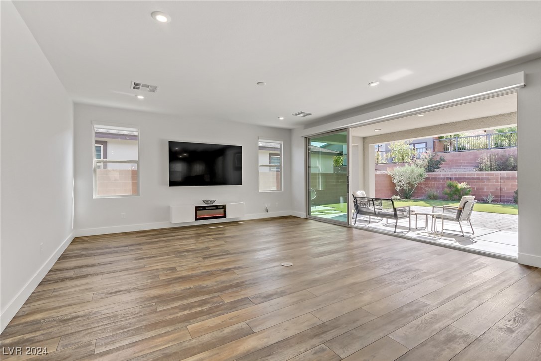 9689 Starlight Ridge Avenue