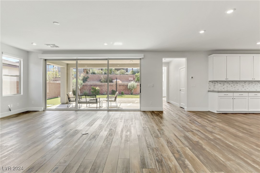 9689 Starlight Ridge Avenue