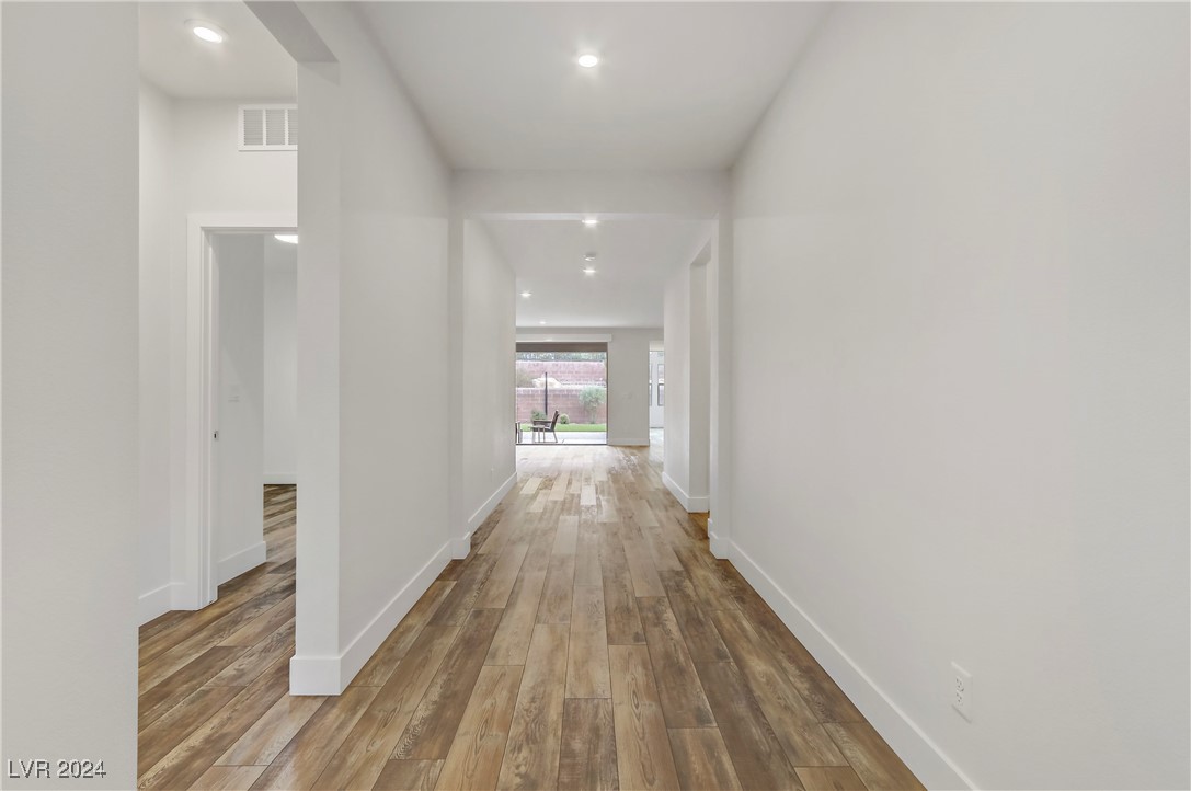 9689 Starlight Ridge Avenue