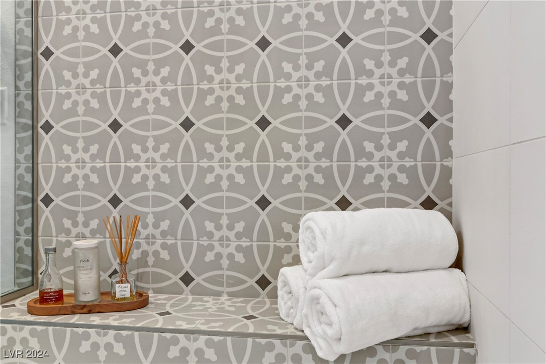 9689 Starlight Ridge Avenue