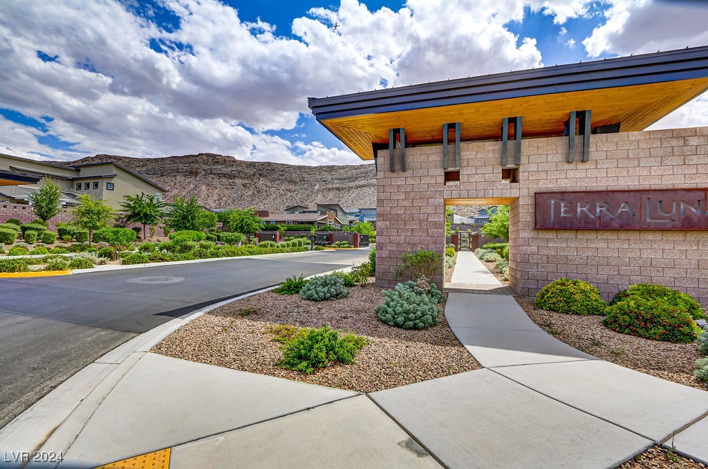 9689 Starlight Ridge Avenue