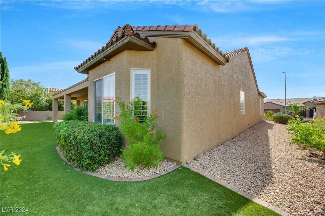 2082 Twin Falls Drive