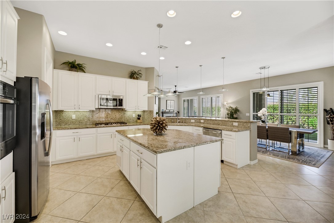 2082 Twin Falls Drive