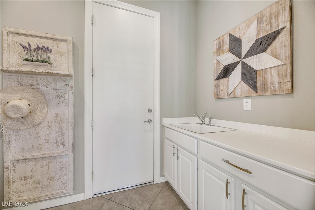 2082 Twin Falls Drive