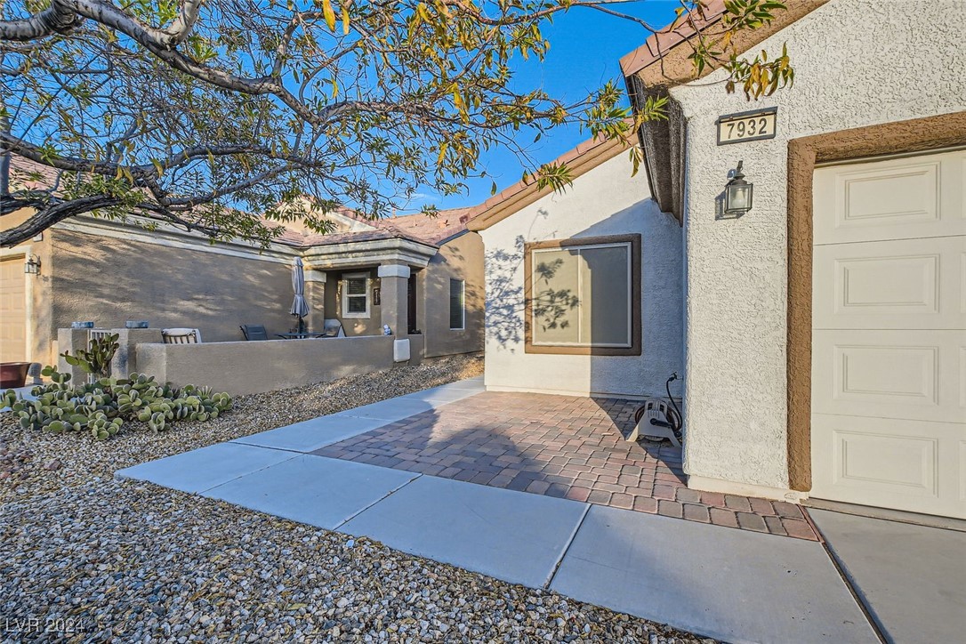 7932 Grey Teal Street