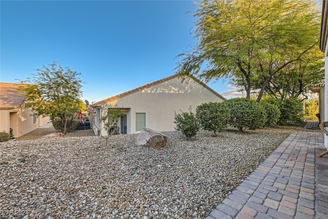7932 Grey Teal Street