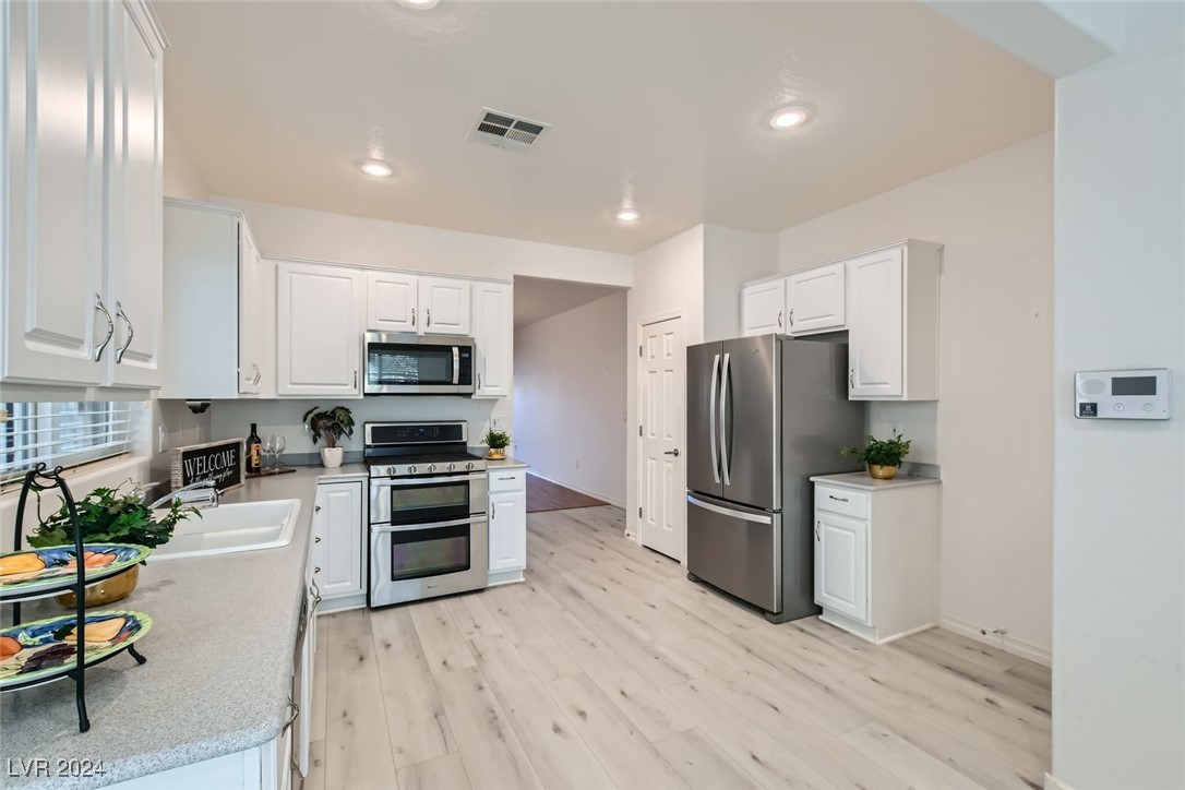 7932 Grey Teal Street