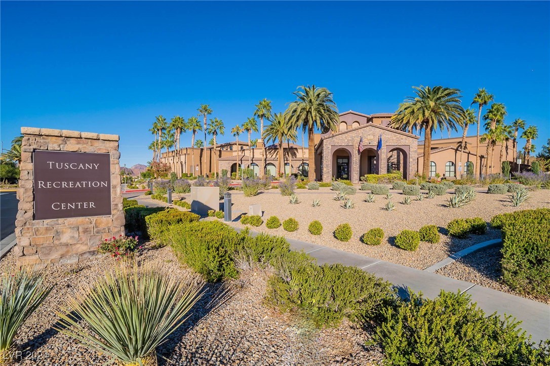 453 Punto Vallata Drive