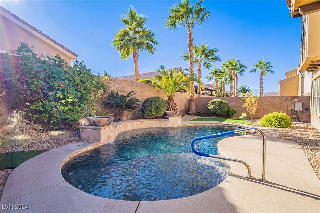 453 Punto Vallata Drive
