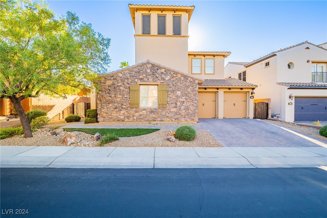 453 Punto Vallata Drive