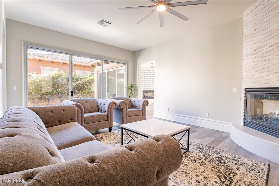 453 Punto Vallata Drive