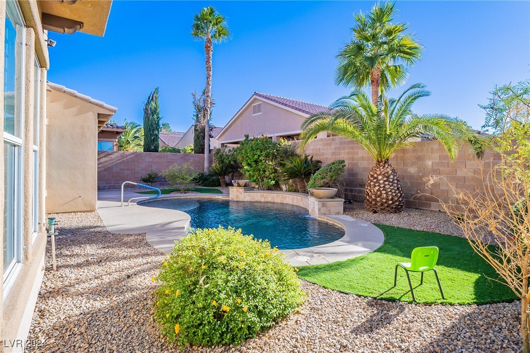 453 Punto Vallata Drive
