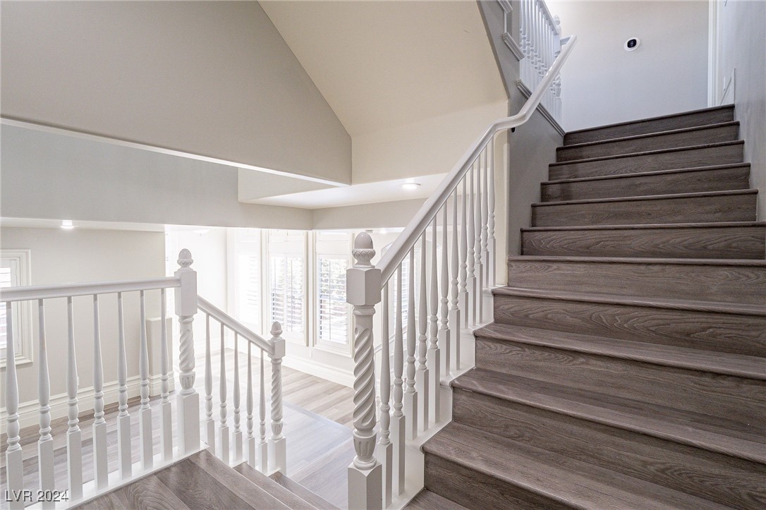 453 Punto Vallata Drive