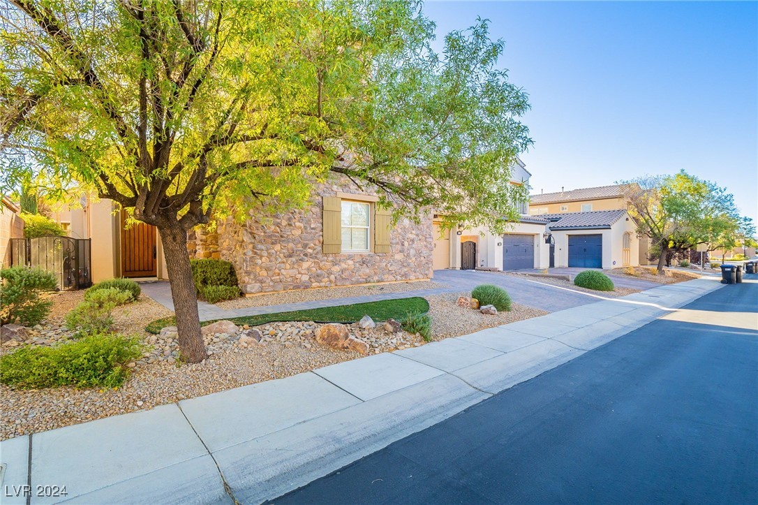 453 Punto Vallata Drive