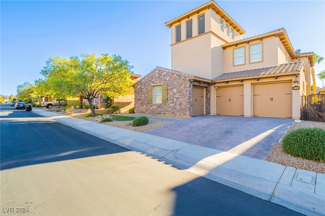 453 Punto Vallata Drive