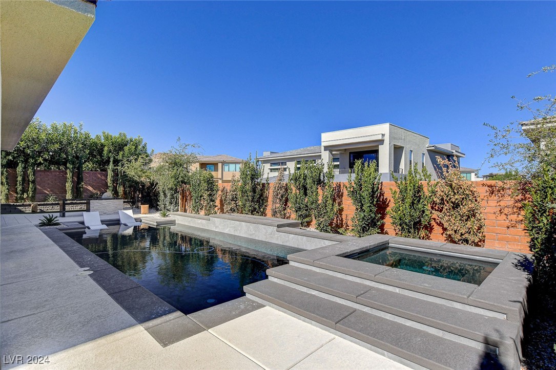 11460 Ruby Falls Way