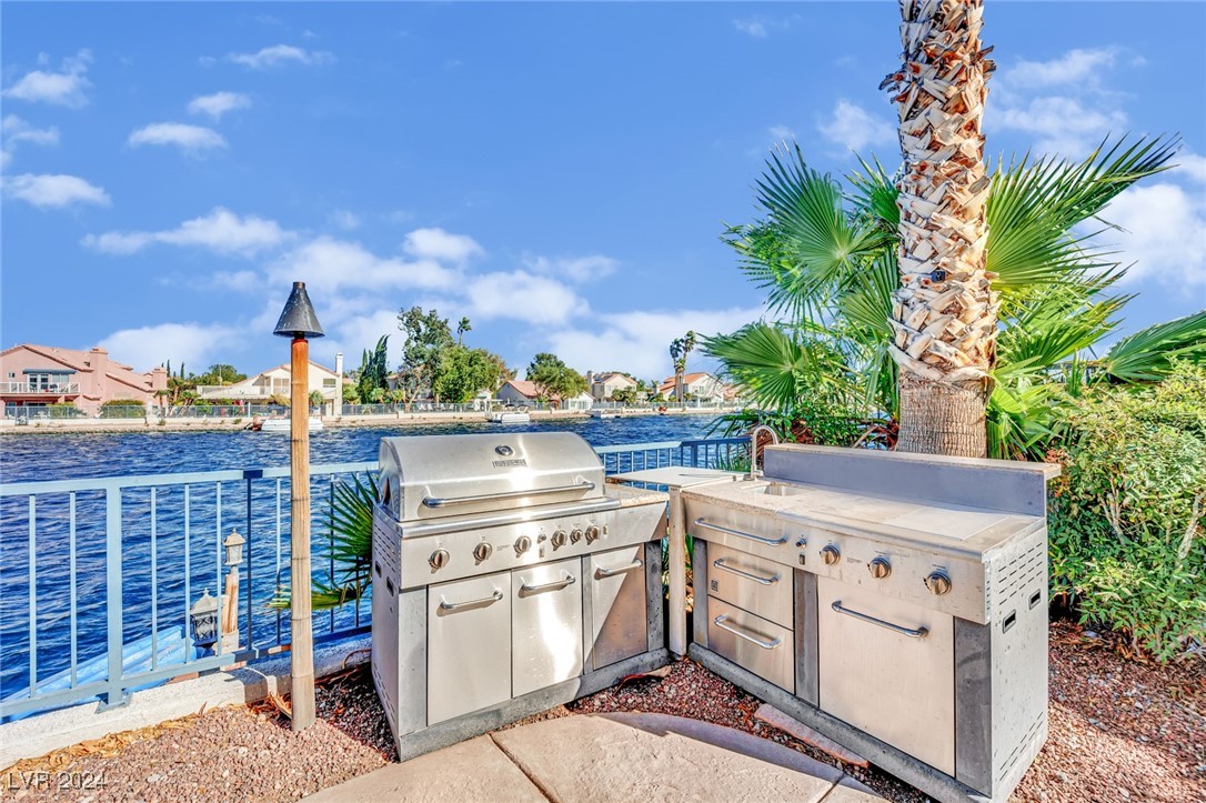 2812 Lakecrest Drive