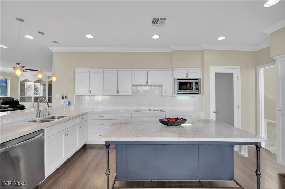 2812 Lakecrest Drive