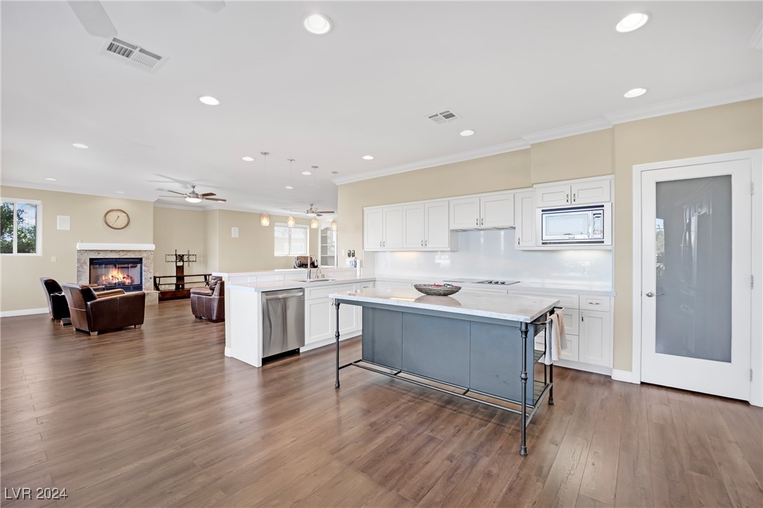 2812 Lakecrest Drive