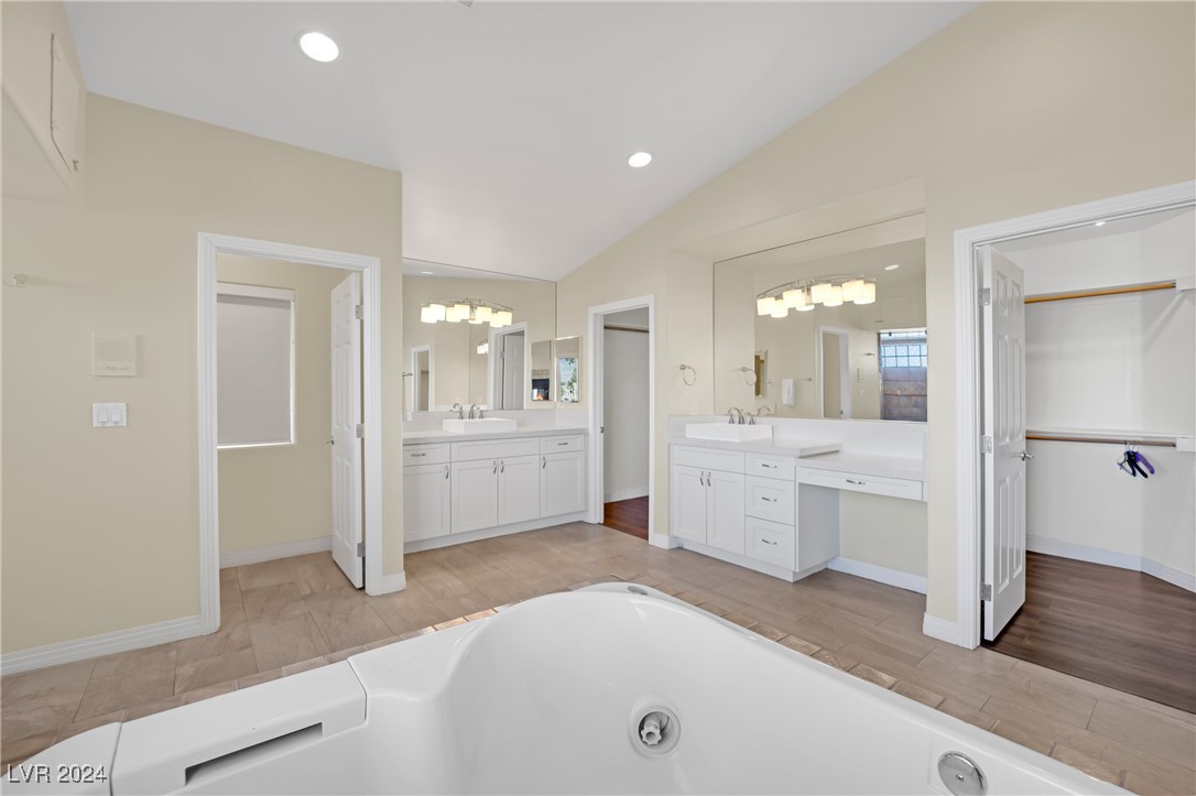 2812 Lakecrest Drive