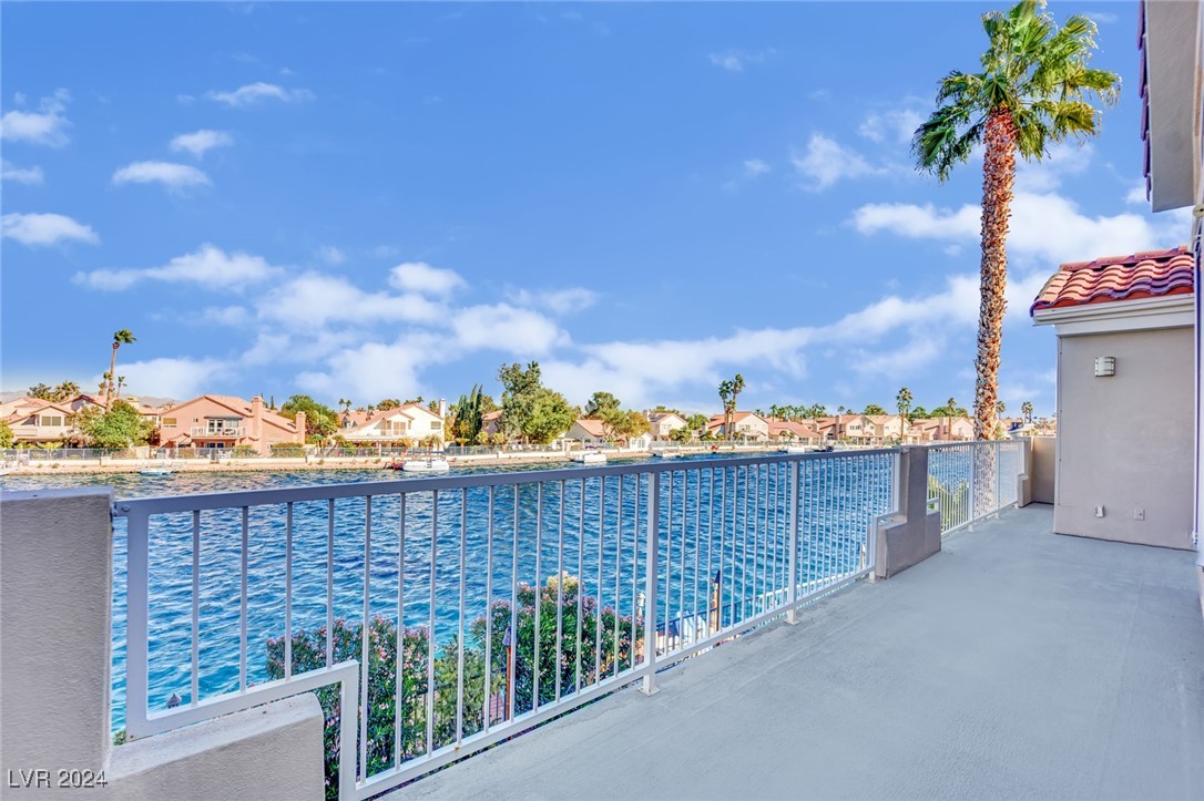 2812 Lakecrest Drive