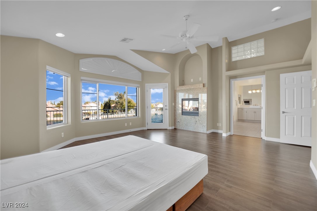 2812 Lakecrest Drive