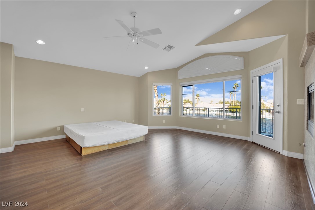 2812 Lakecrest Drive