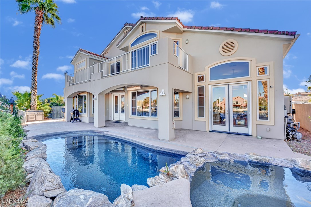 2812 Lakecrest Drive