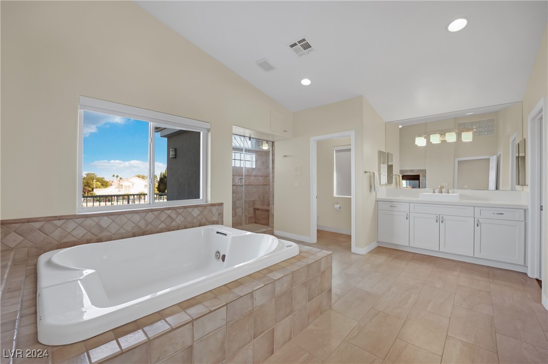 2812 Lakecrest Drive