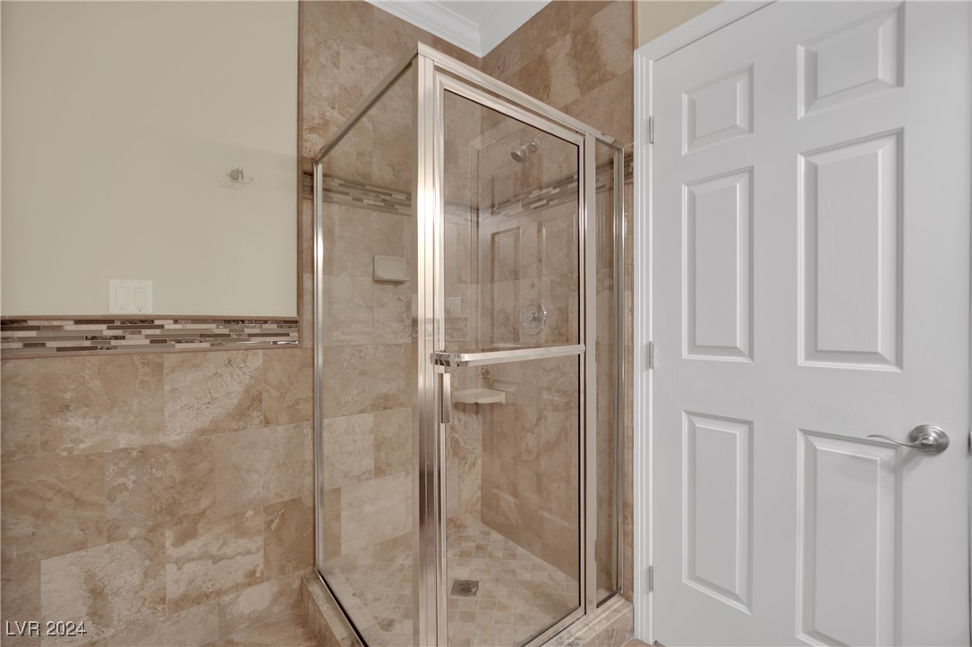 2812 Lakecrest Drive