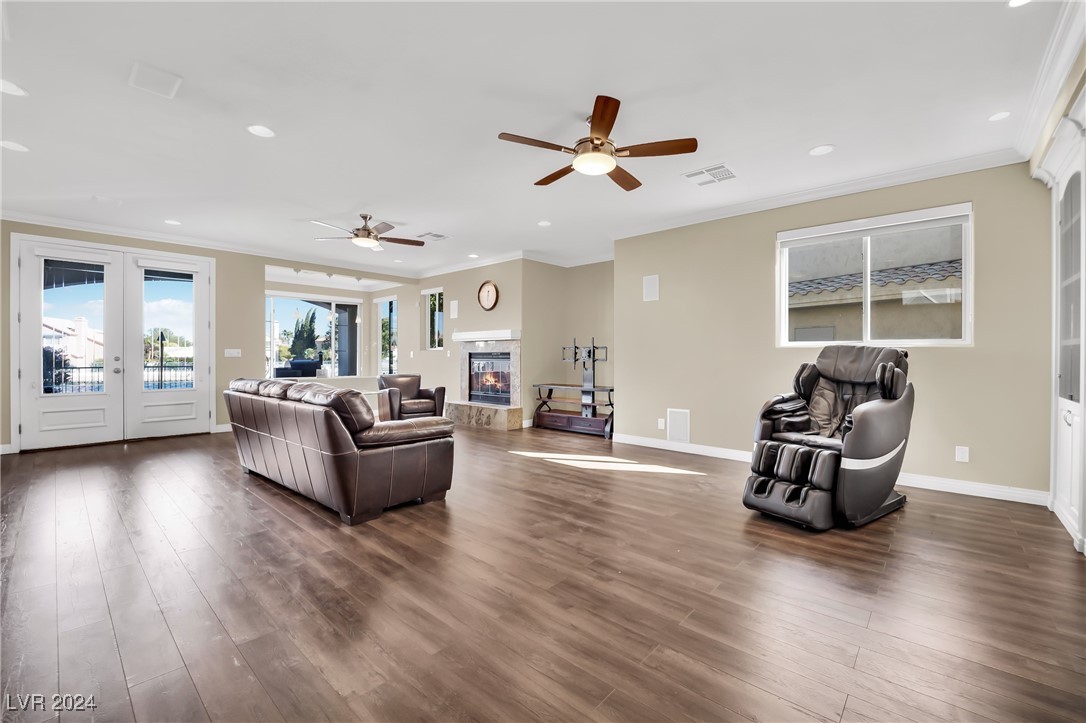 2812 Lakecrest Drive