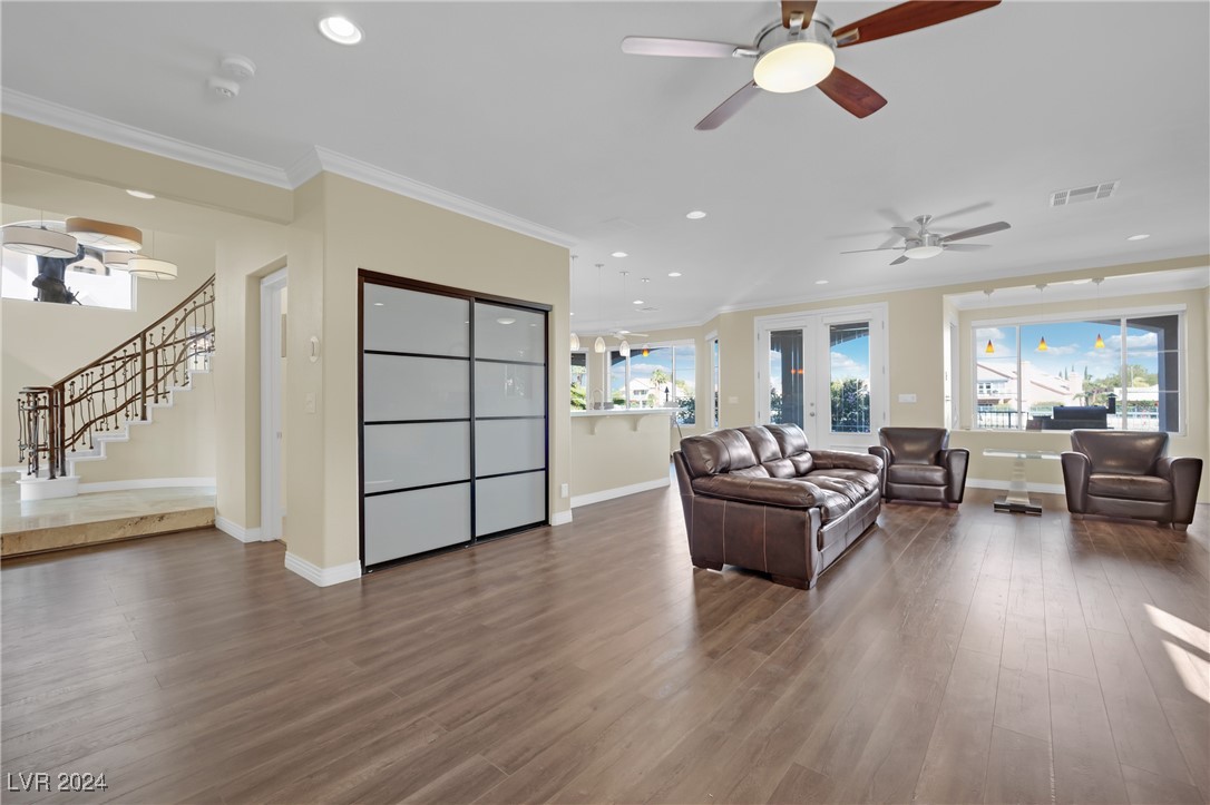 2812 Lakecrest Drive