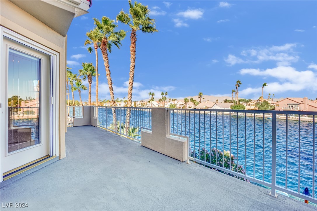 2812 Lakecrest Drive