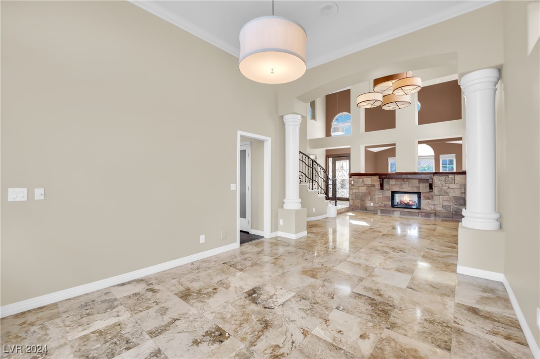 2812 Lakecrest Drive